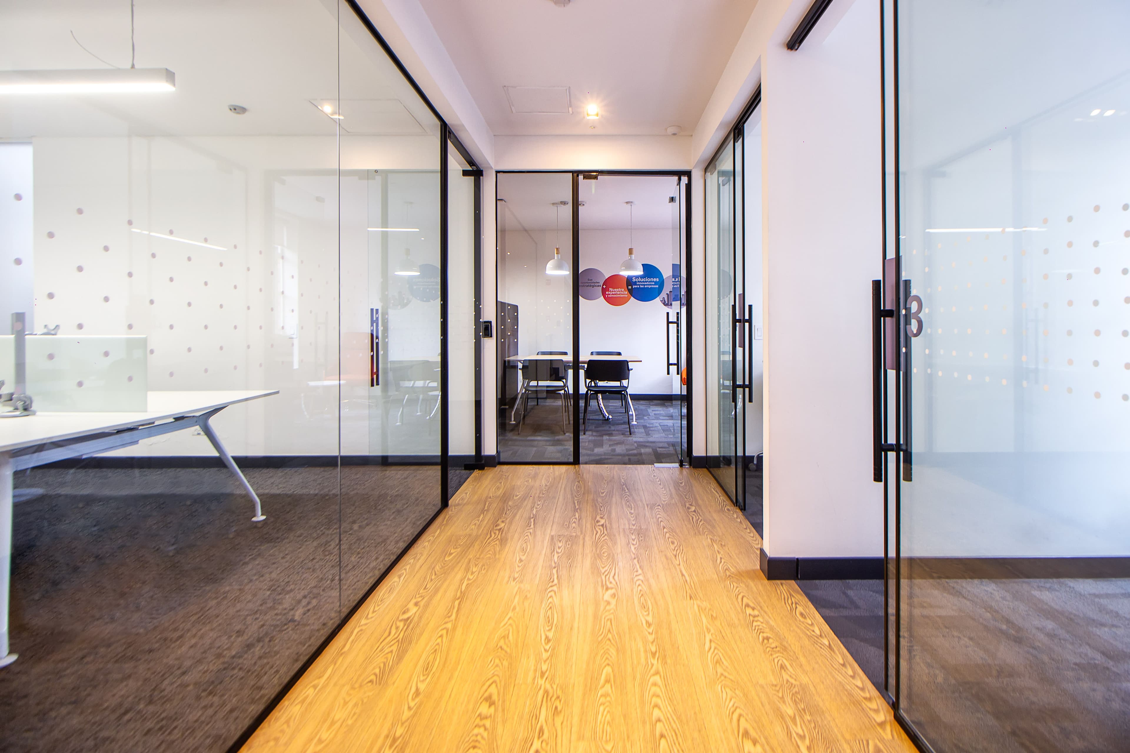 SMP Istanbul Ofis koridoru